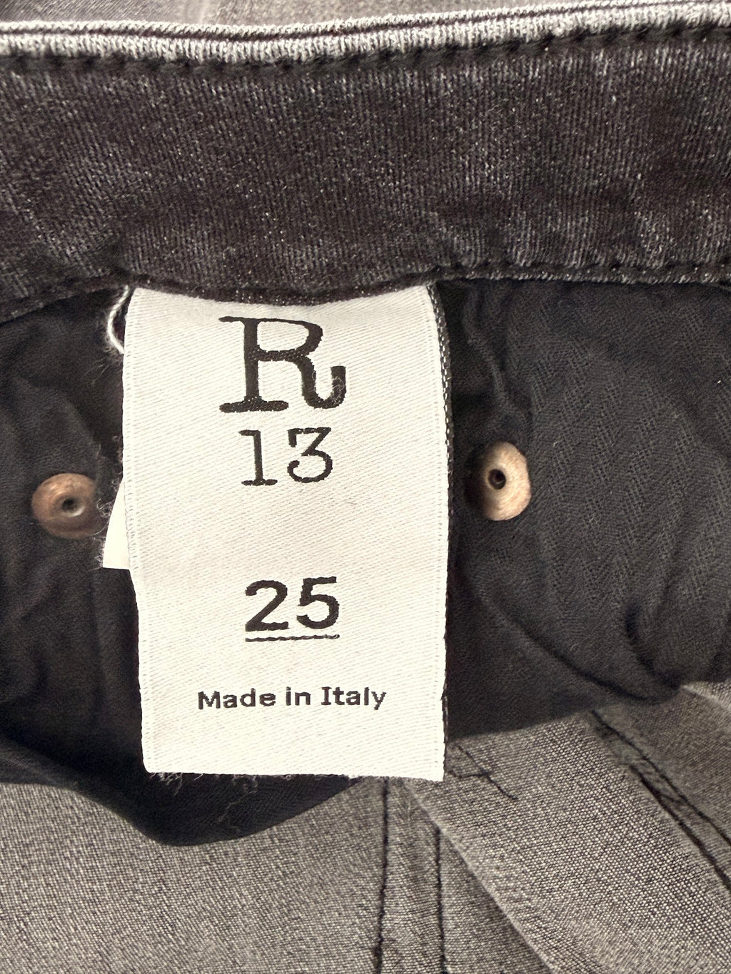 R13 size 25 made in Italy label