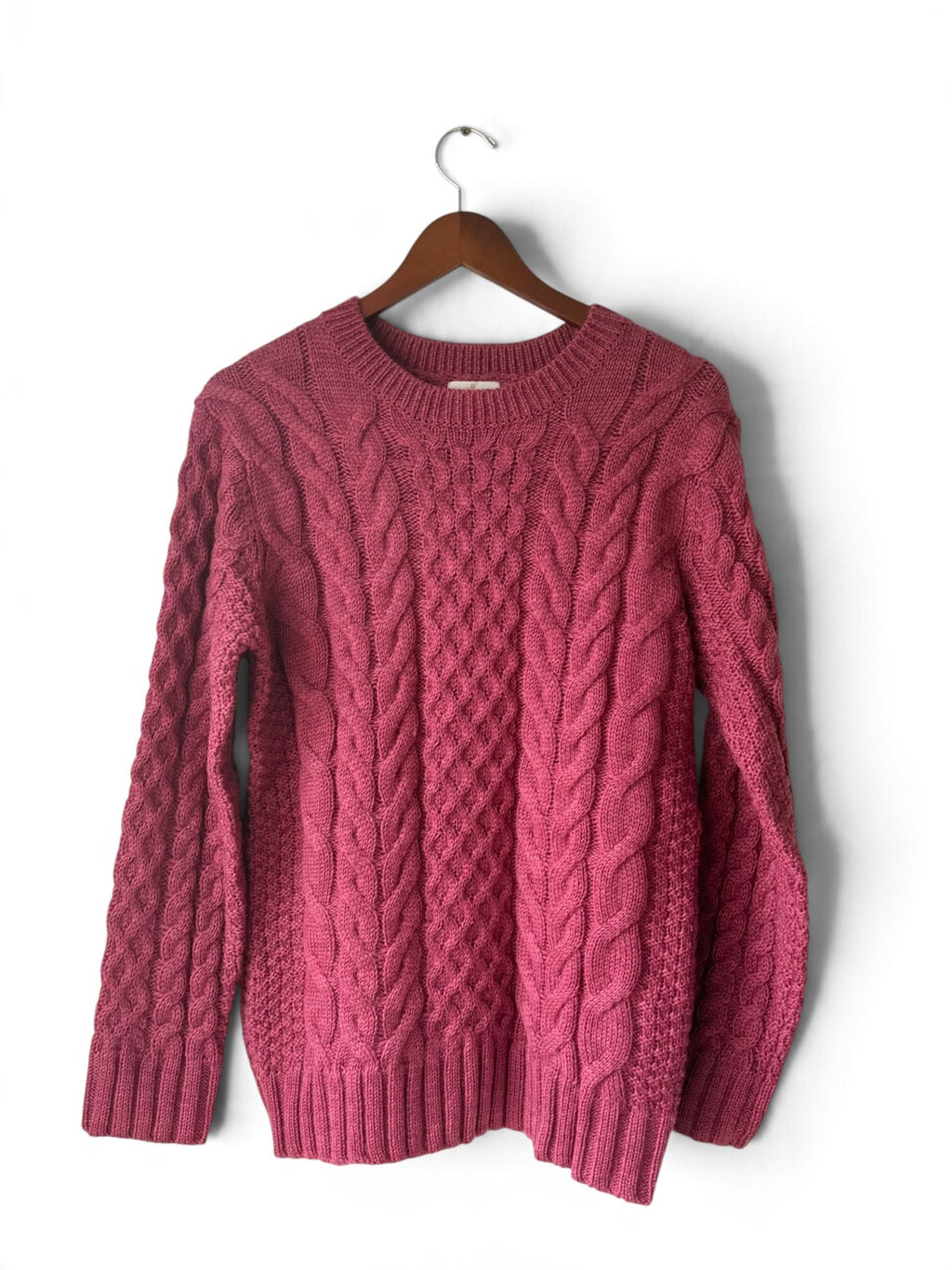 Munrospun rose pink wool cable-knit sweater photo