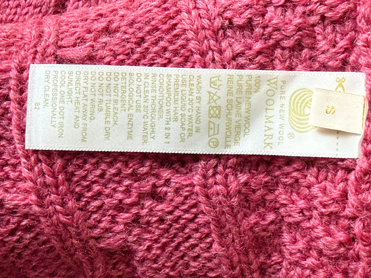 Munrospun rose pink wool cable-knit sweater label