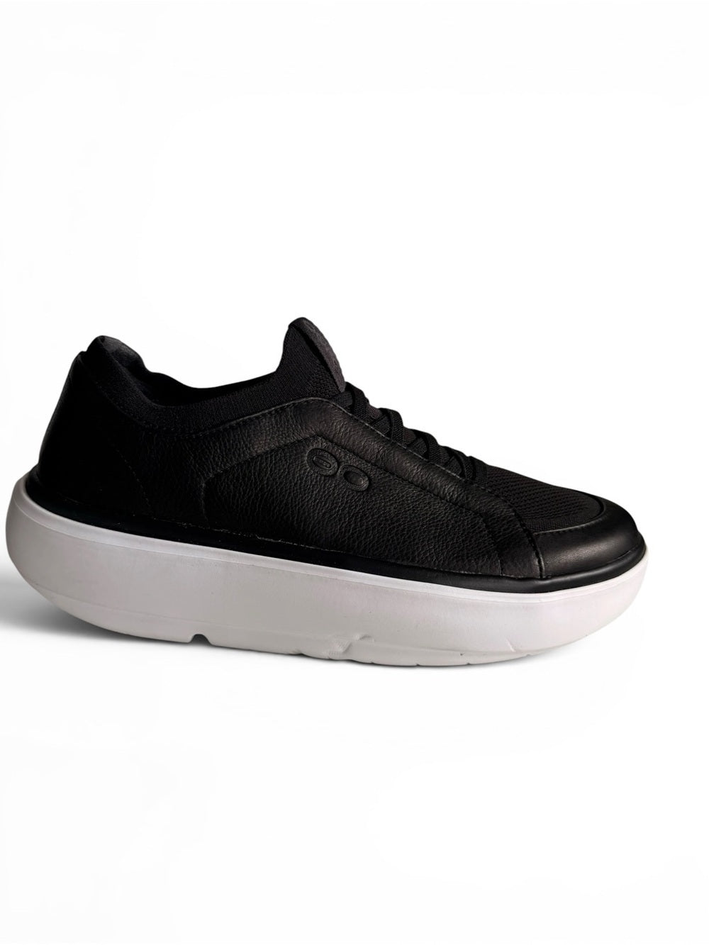 OOFOS OOmg Low Black Recovery Shoes Women's 8.5 Comfort Slip On Sneakers - view 4
