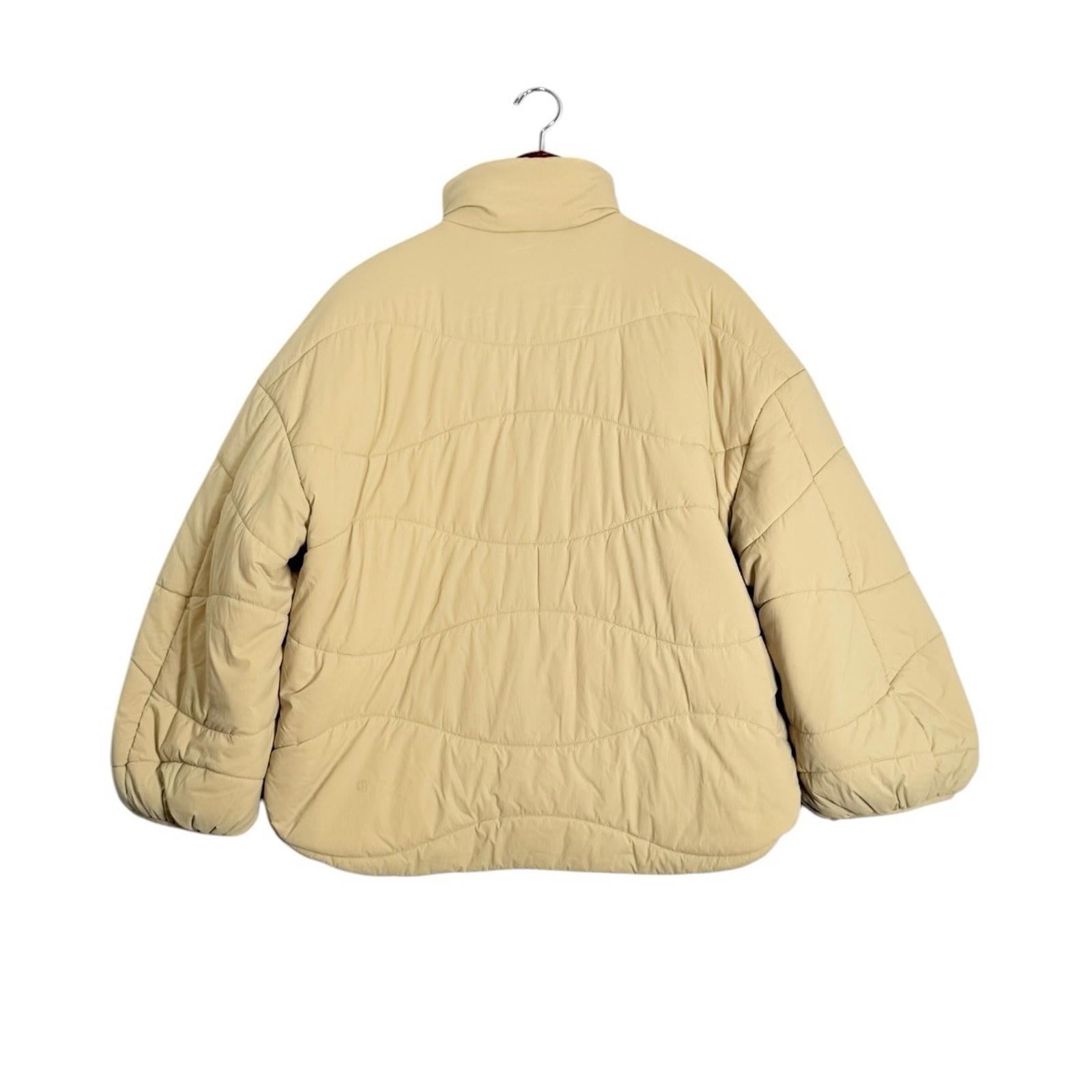 Lululemon Women Wave Quilt Insulated Jacket Size 4 Trench Beige $248 Coat Small - view 11