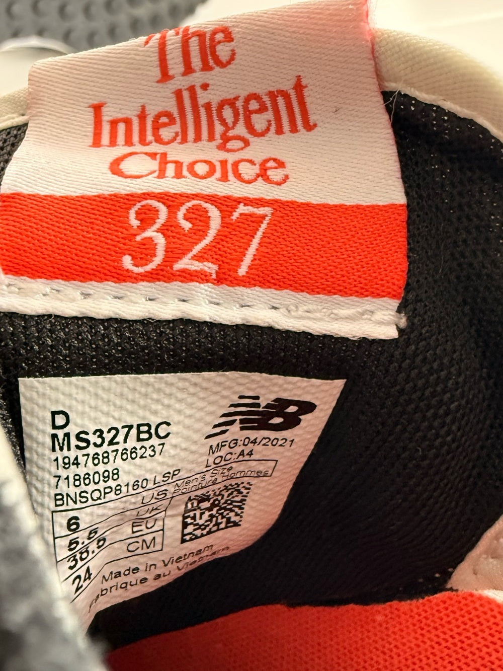 New Balance 327 Sneakers Women’s 7.5 Black Cream Retro Running Lace Up Shoes - view 9