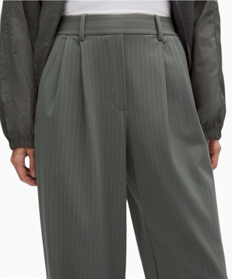 Lululemon Women’s Large Sage Green Daydrift High-Rise Wide-Leg Trouser