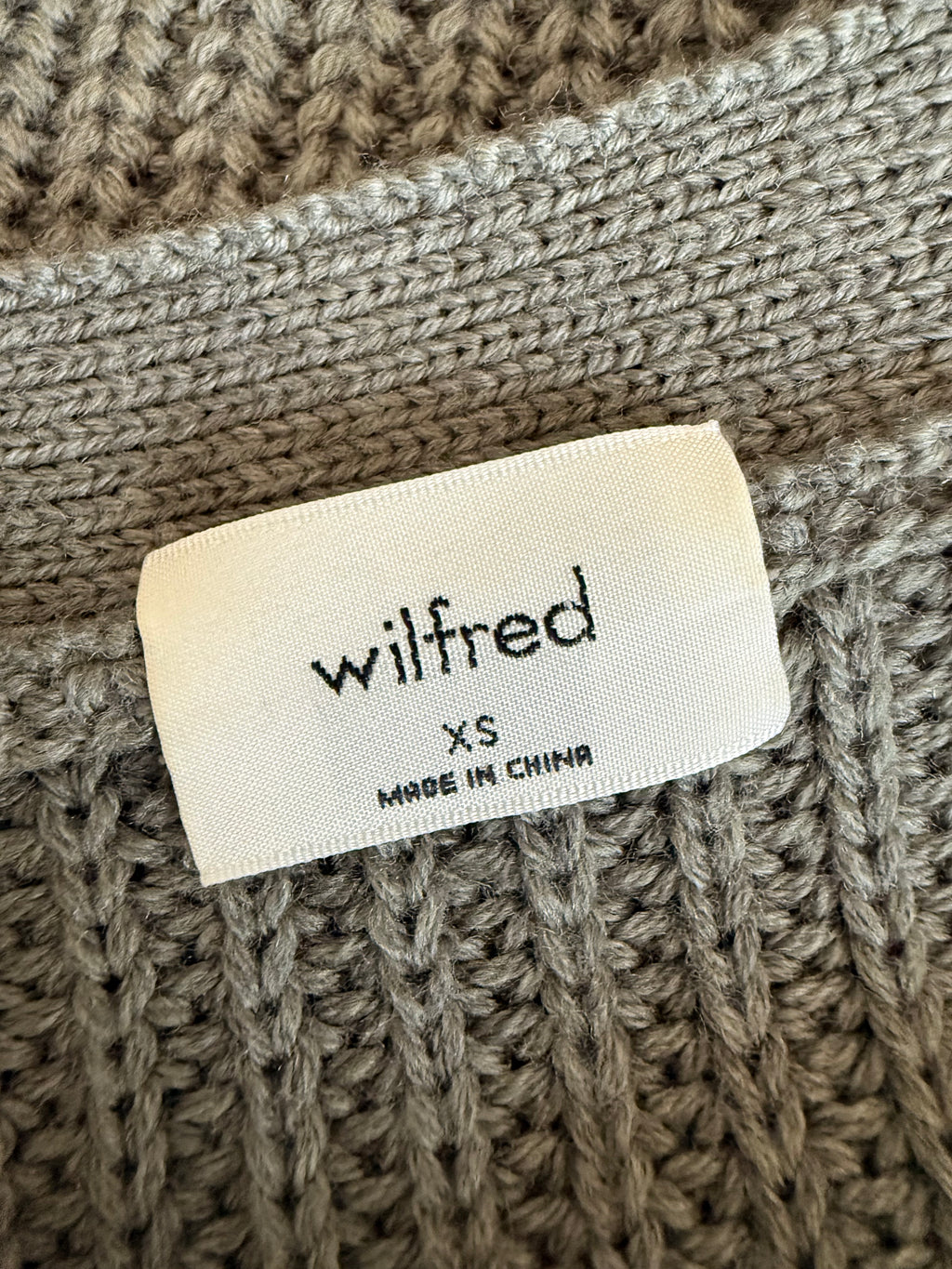 Aritzia Wilfred Green Cortado Cardigan Extra Small V-Neck Sweater