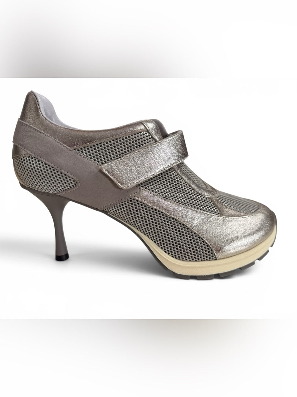 Sneex Metallic Silver Gray Platform Heels Mesh Leather Women's Size 9 Heel NWOT