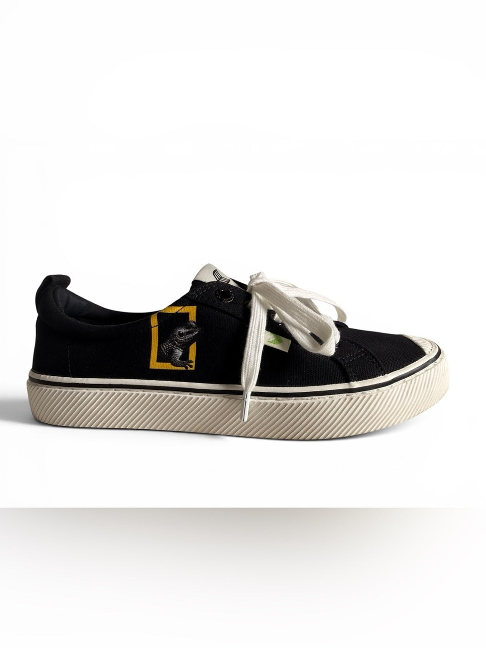 Cariuma x National Geographic OCA Low Black Canvas Sneakers Women's 8.5 Shoes