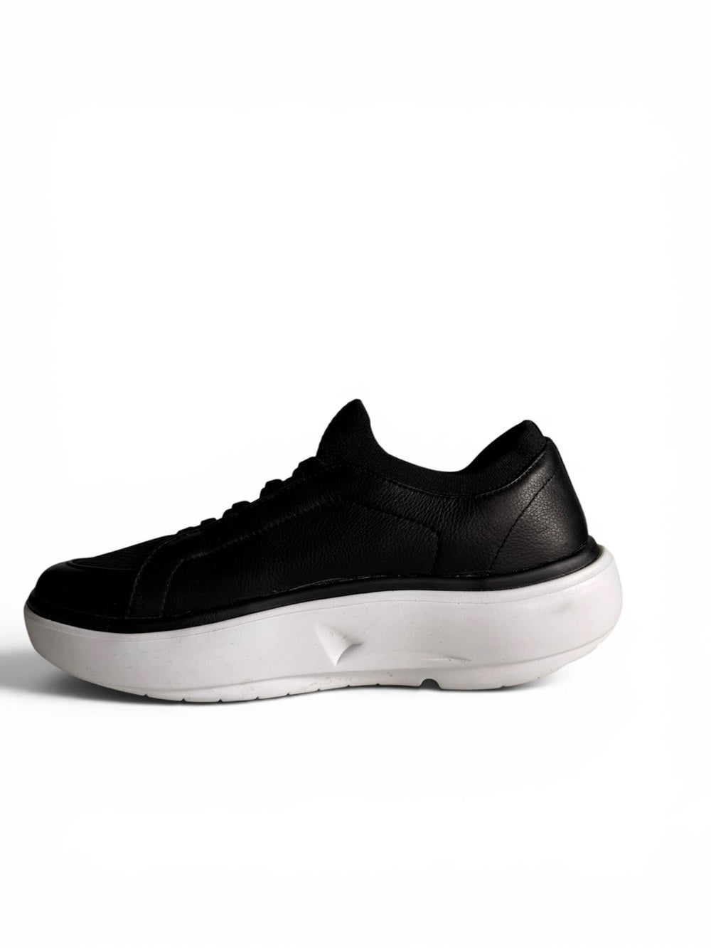 OOFOS OOmg Low Black Recovery Shoes Women's 8.5 Comfort Slip On Sneakers - view 5