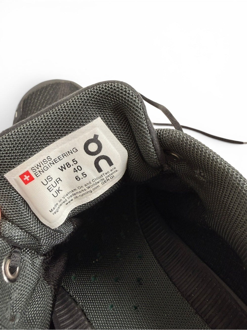 On Running Cloud Waterproof Black Running Shoes Women's 8.5 Swiss Engineered - view 5