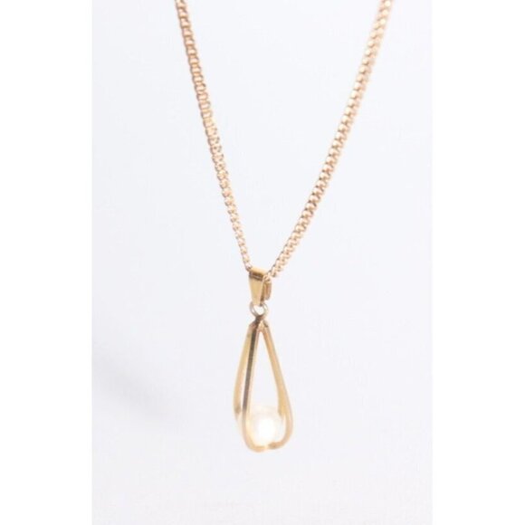 Handmade Ladies Unmarked 14K Yellow Gold Wire Caged Ocean Pearl Pendant Vintage